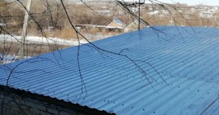 Демонтаж поликарбоната с крыши в Карпинске - услуги по доступной цене от 628 рублей