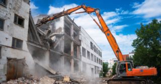 Промышленный демонтаж зданий Карпинск, цена от 2982 руб.